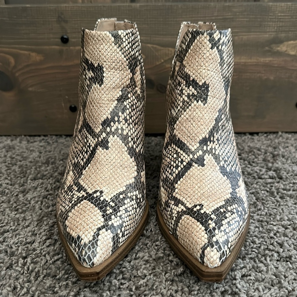 Vince Camuto Gigietta Leather Bootie